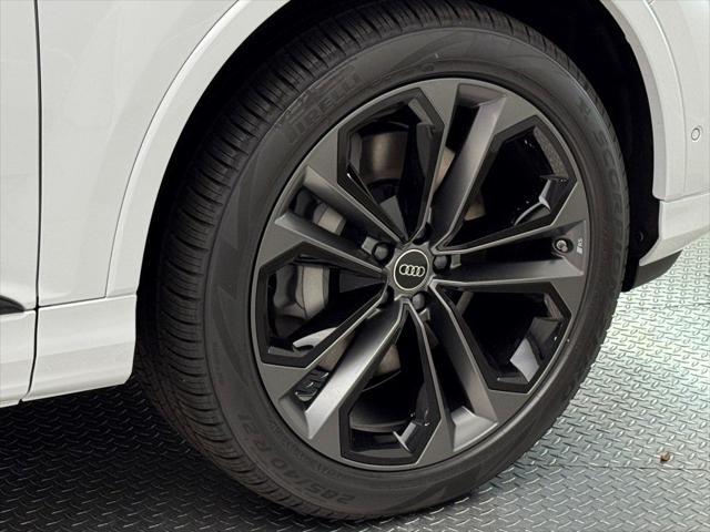 new 2025 Audi Q7 car, priced at $77,090