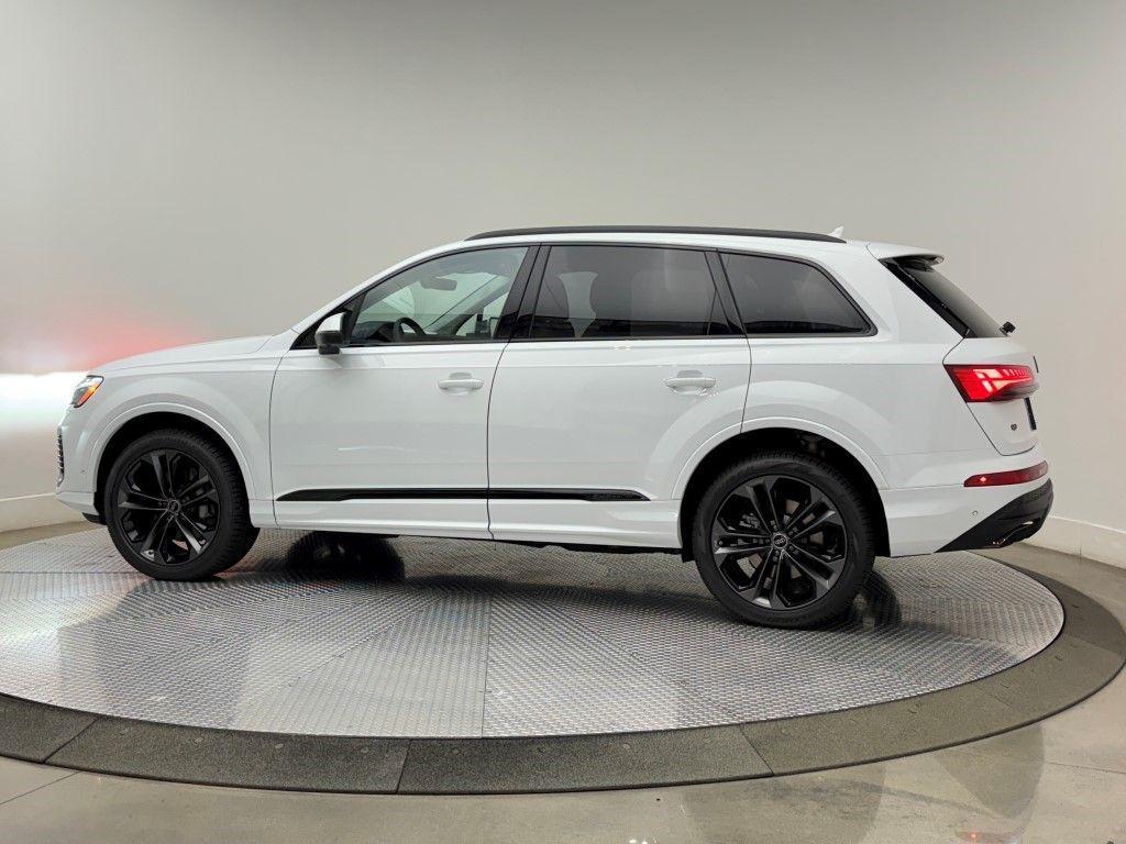 new 2025 Audi Q7 car, priced at $77,090