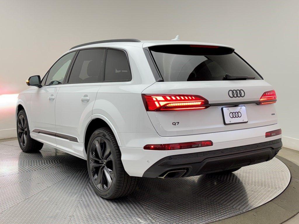 new 2025 Audi Q7 car, priced at $77,090