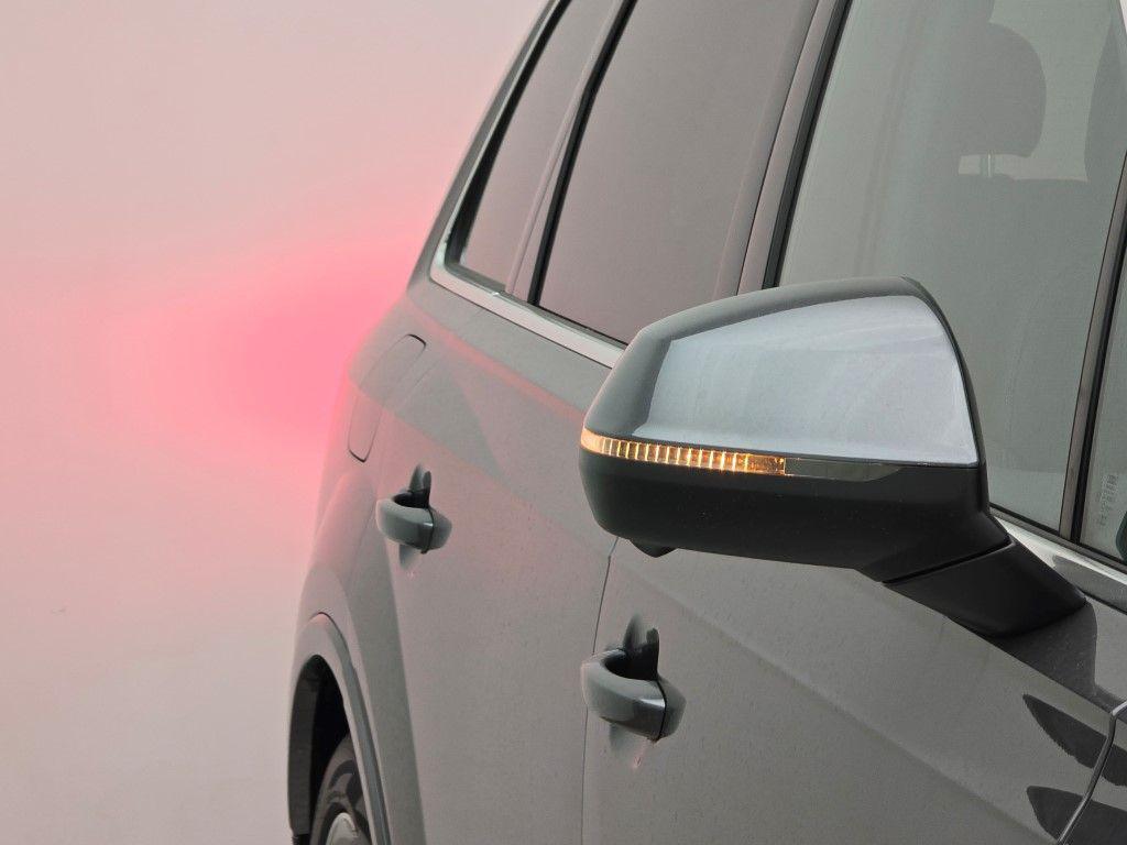 new 2025 Audi Q7 car, priced at $76,350