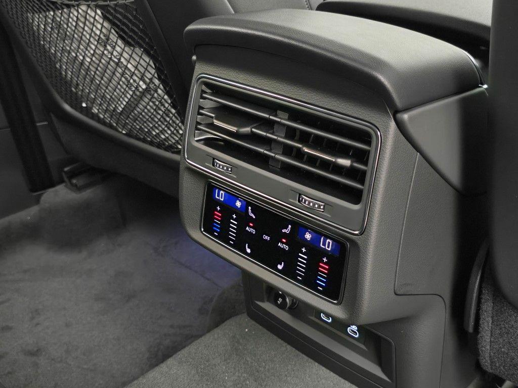 new 2025 Audi Q7 car, priced at $76,350