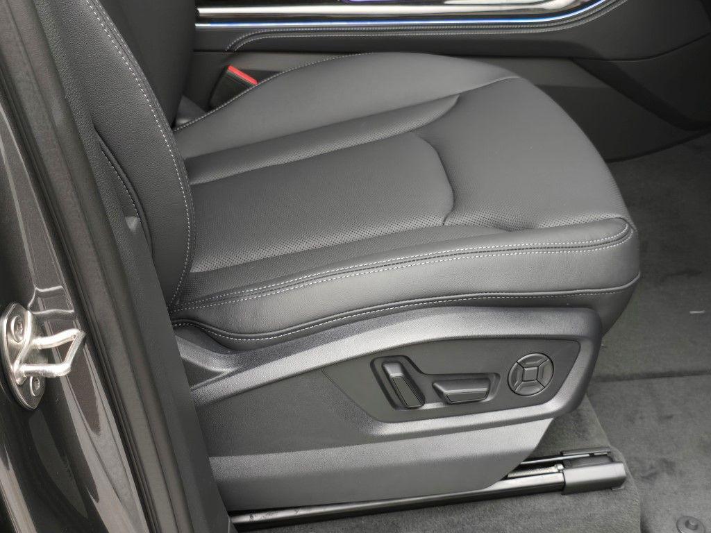 new 2025 Audi Q7 car, priced at $76,350
