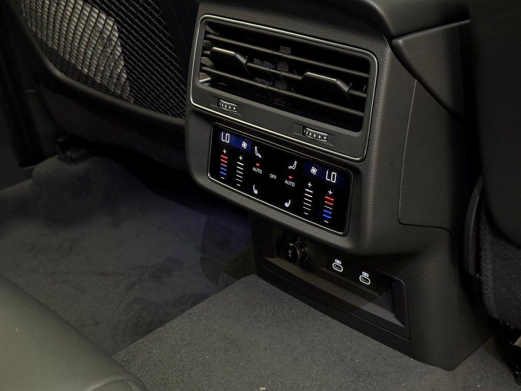 new 2025 Audi Q7 car, priced at $77,580