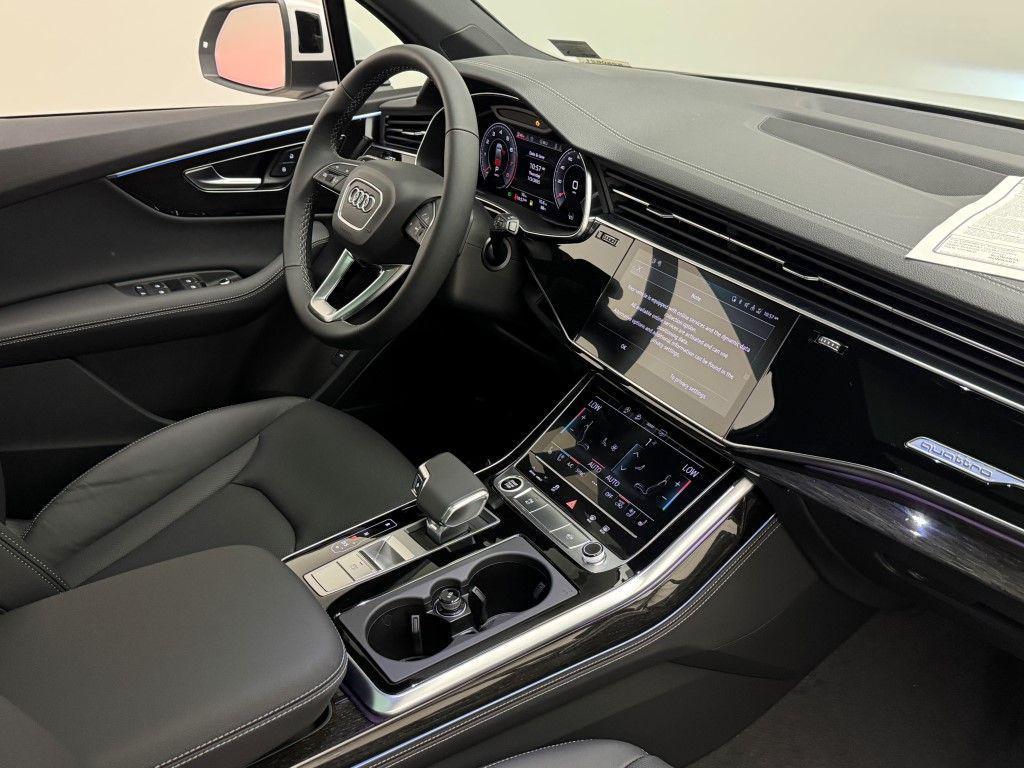 new 2025 Audi Q7 car, priced at $77,580