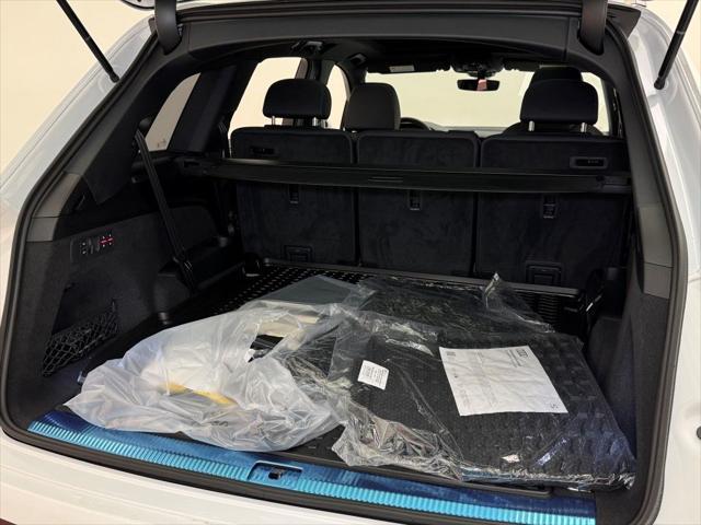 new 2025 Audi Q7 car, priced at $77,580