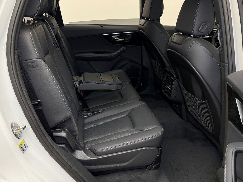 new 2025 Audi Q7 car, priced at $76,950