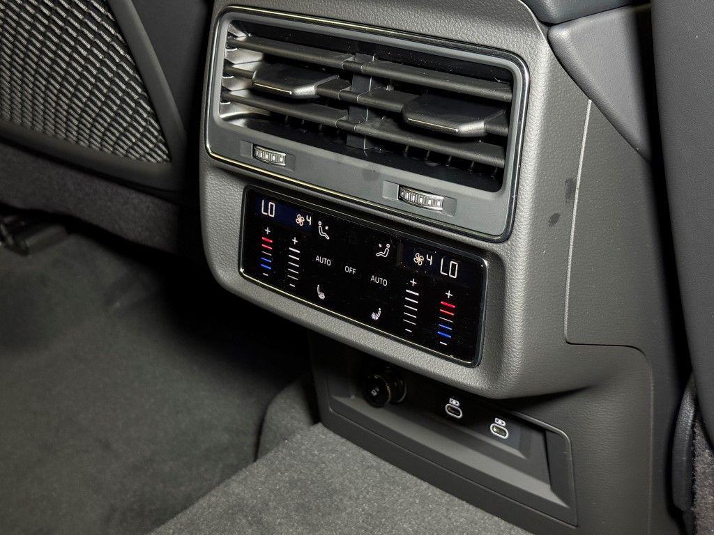 new 2025 Audi Q7 car, priced at $76,950