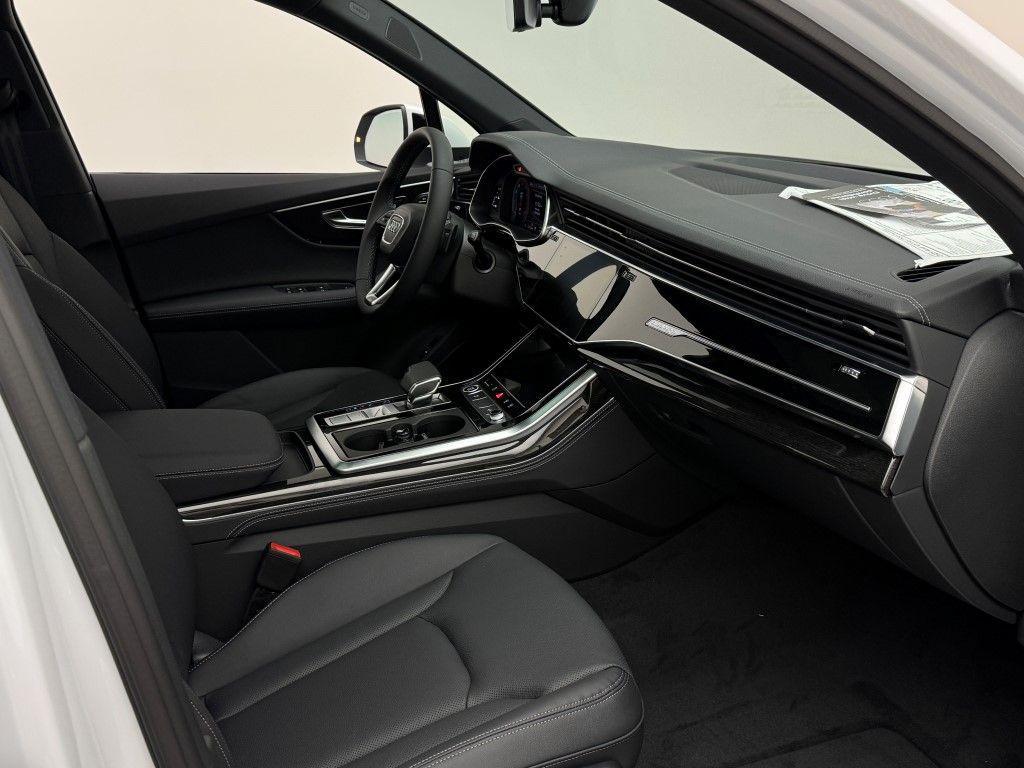 new 2025 Audi Q7 car, priced at $76,950