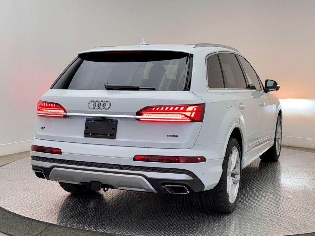 new 2025 Audi Q7 car, priced at $76,950
