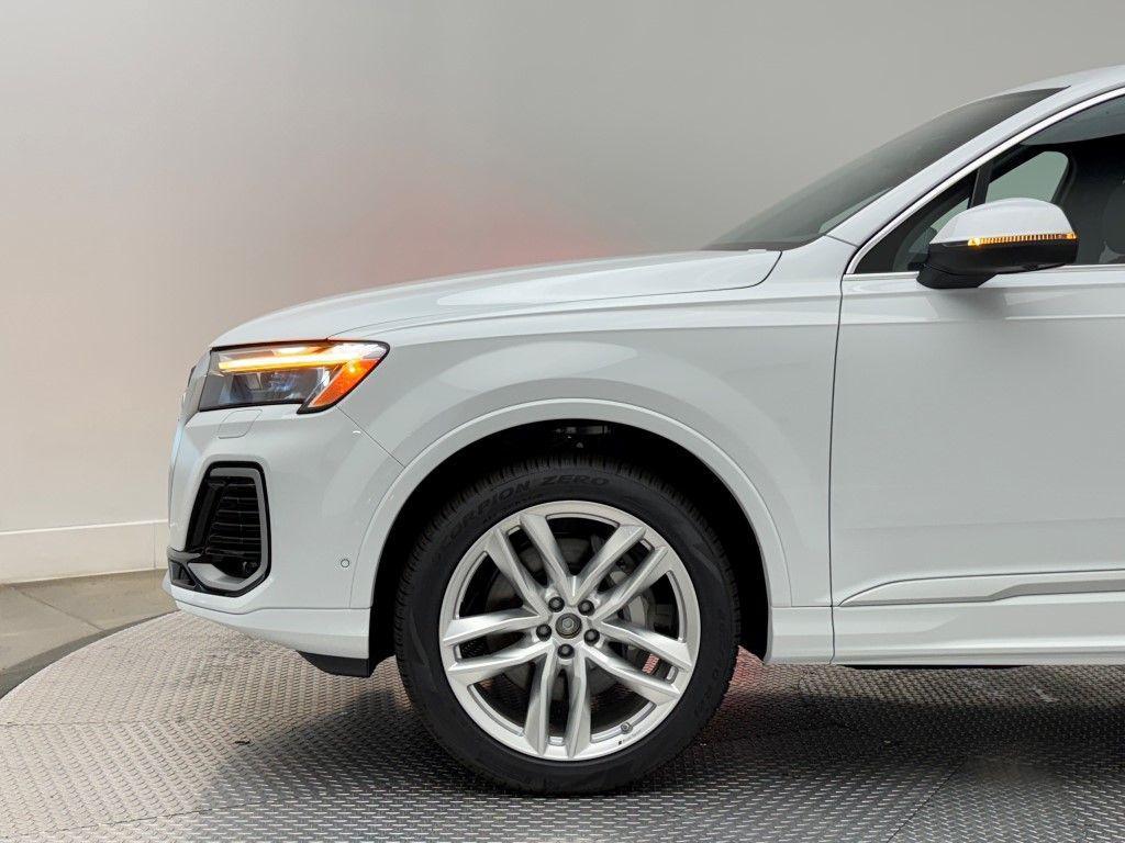 new 2025 Audi Q7 car, priced at $76,950