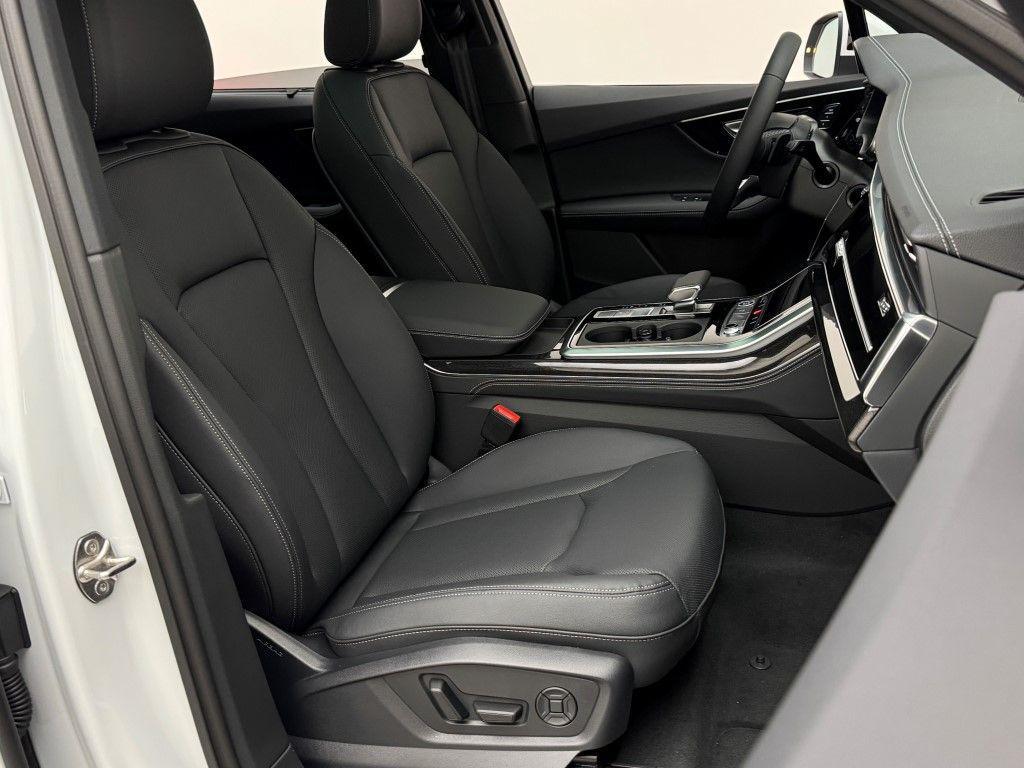 new 2025 Audi Q7 car, priced at $76,950