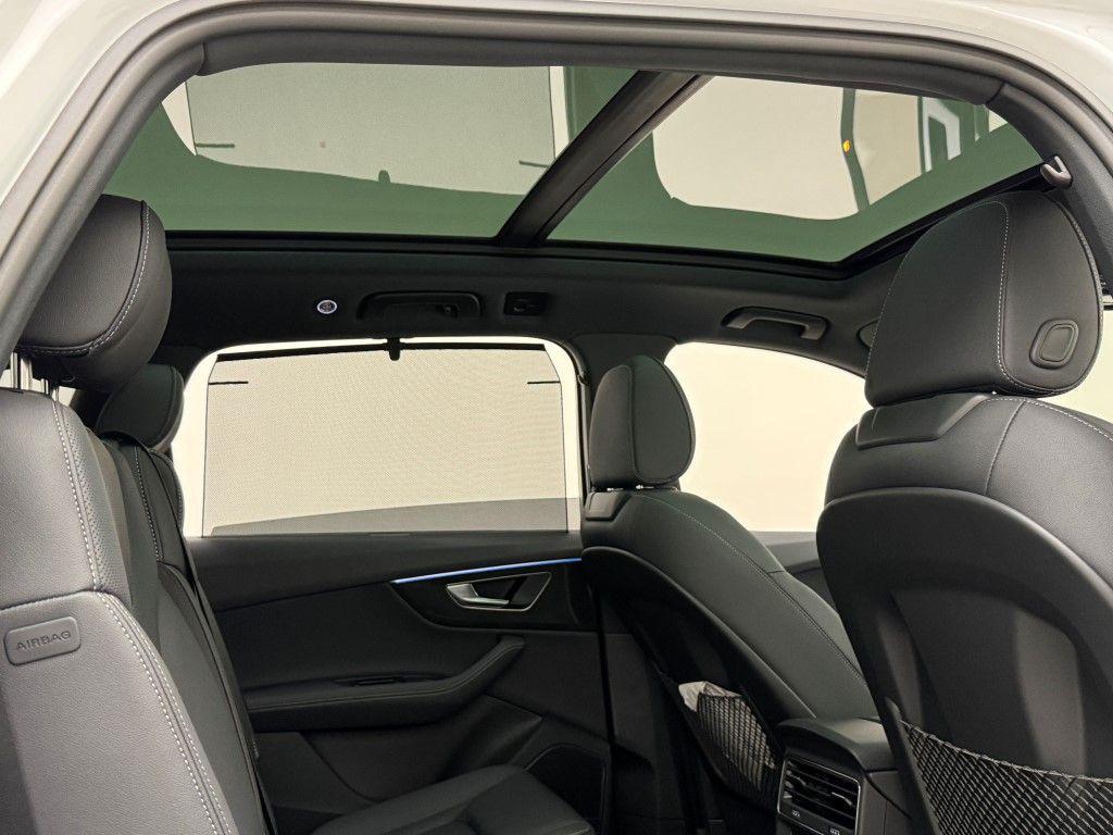 new 2025 Audi Q7 car, priced at $77,580