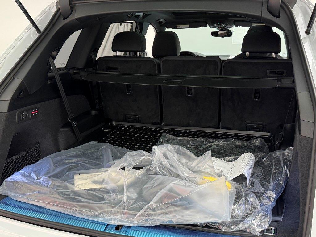 new 2025 Audi Q7 car, priced at $77,580