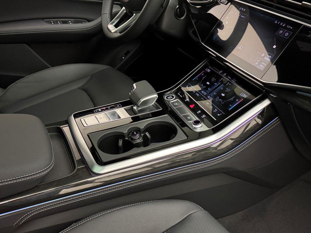new 2025 Audi Q7 car, priced at $77,580