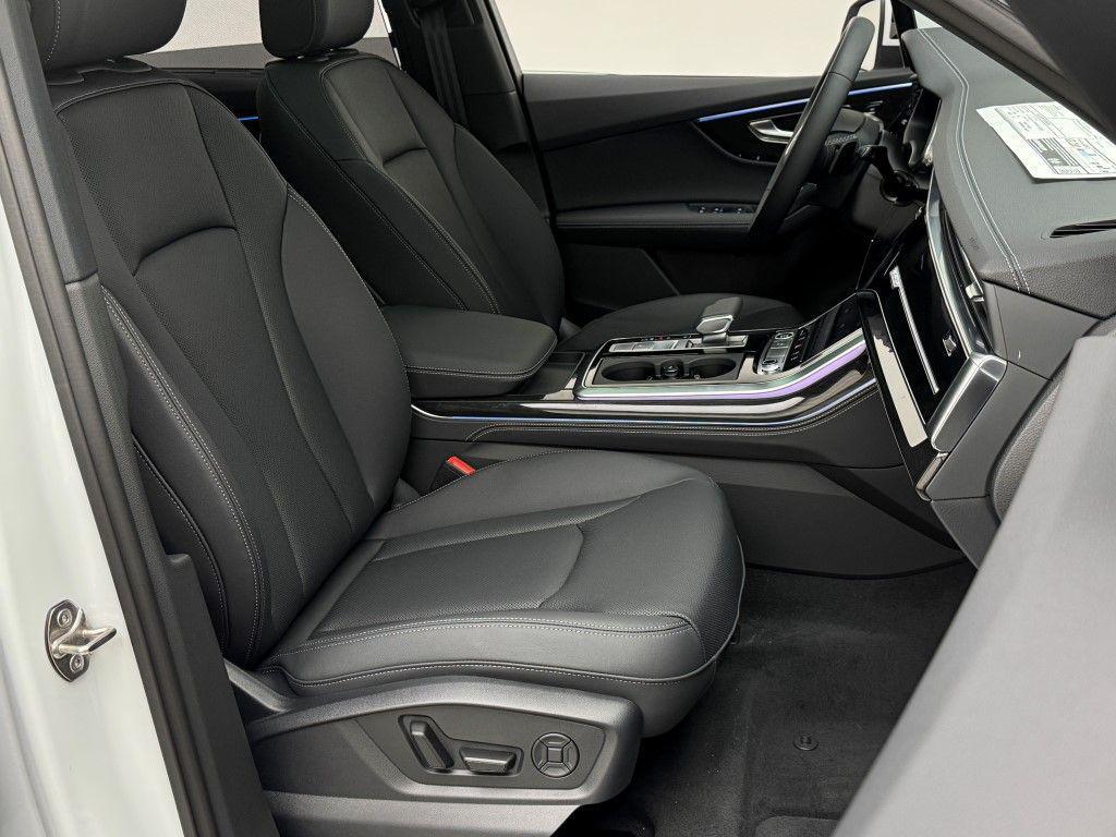 new 2025 Audi Q7 car, priced at $77,580