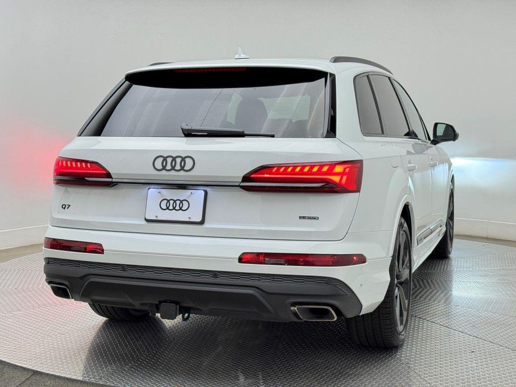 new 2025 Audi Q7 car, priced at $77,580