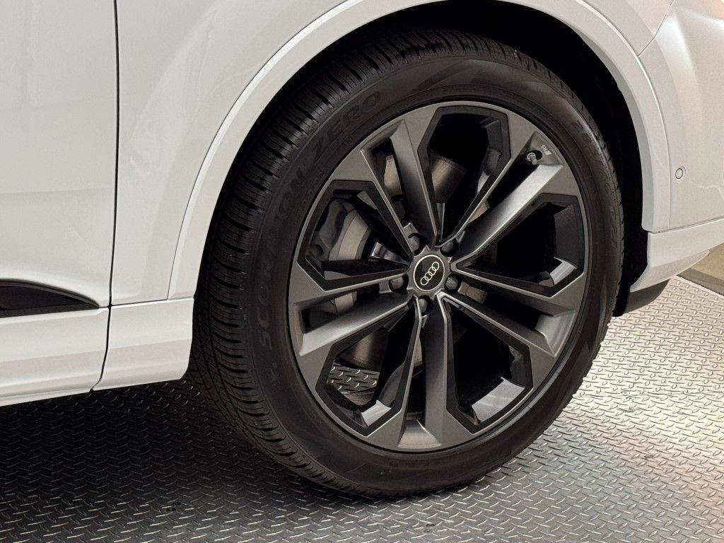 new 2025 Audi Q7 car, priced at $83,880