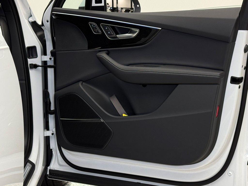 new 2025 Audi Q7 car, priced at $83,880