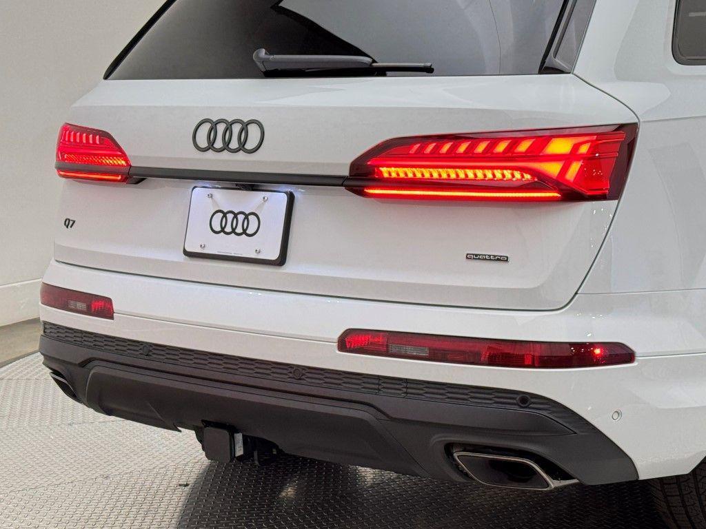 new 2025 Audi Q7 car, priced at $83,880