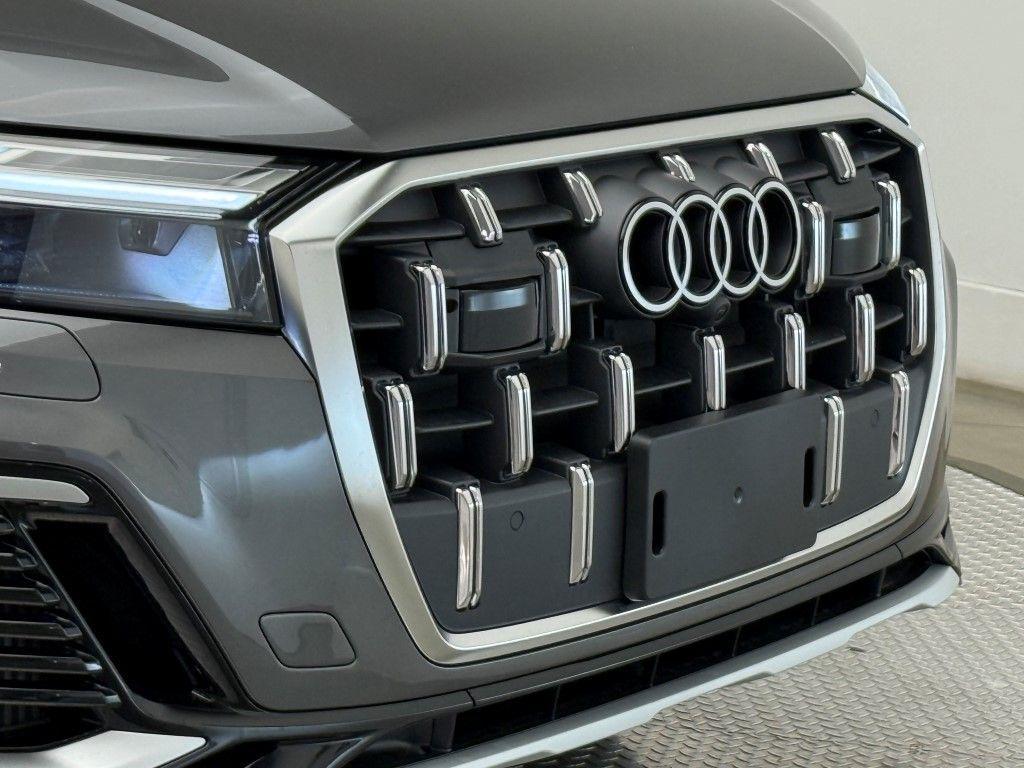new 2025 Audi Q7 car, priced at $76,480