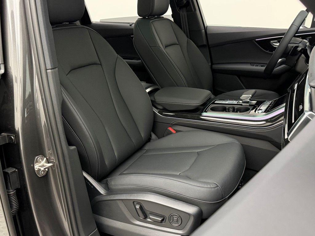 new 2025 Audi Q7 car, priced at $76,480