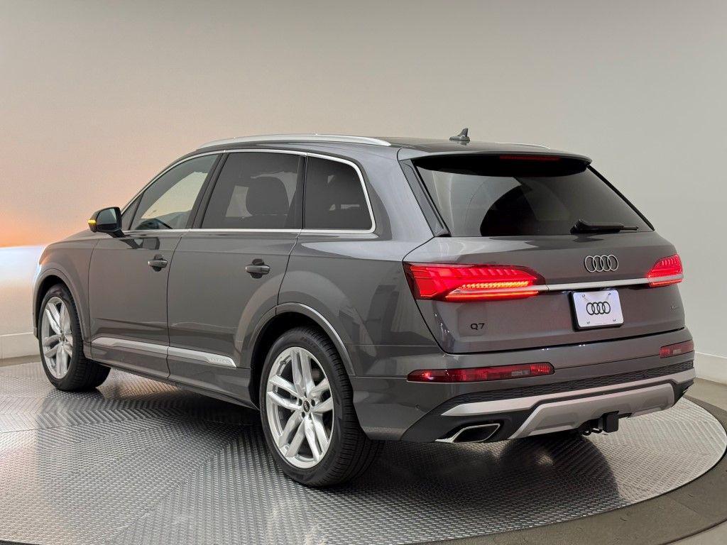 new 2025 Audi Q7 car, priced at $76,480