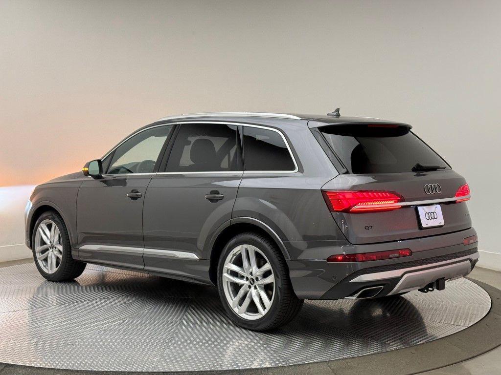 new 2025 Audi Q7 car, priced at $76,480