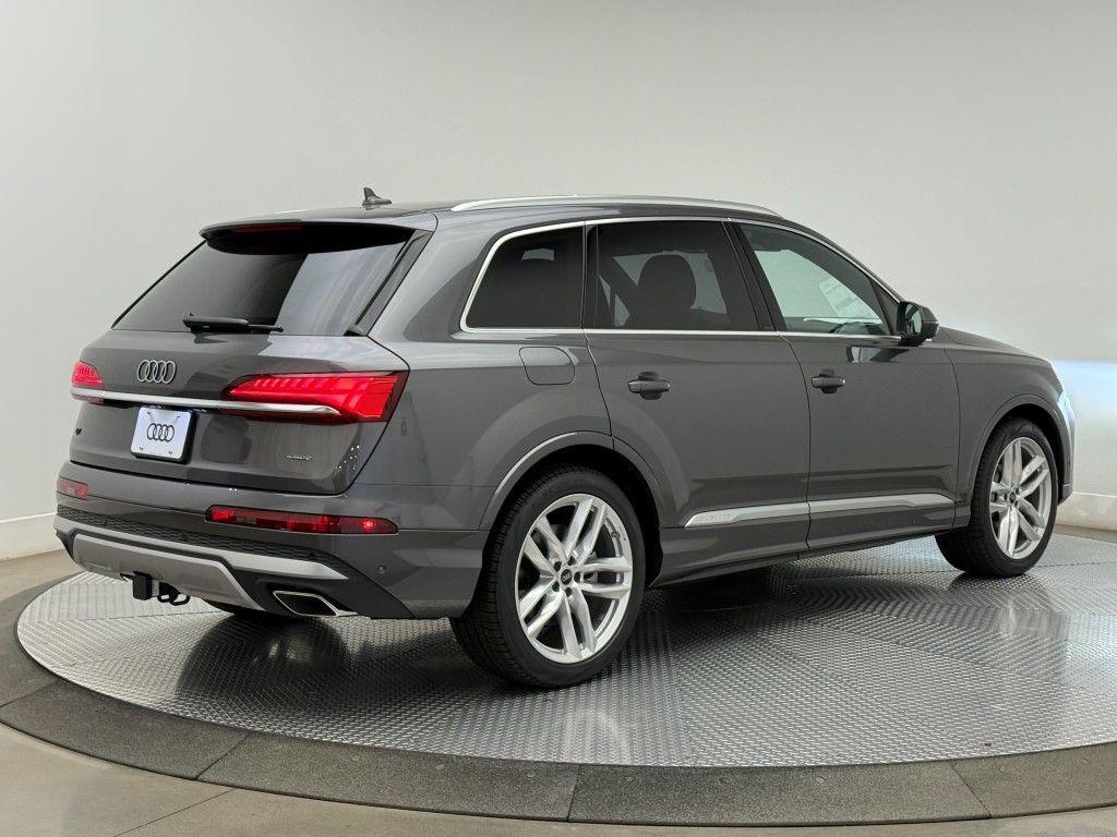 new 2025 Audi Q7 car, priced at $76,480