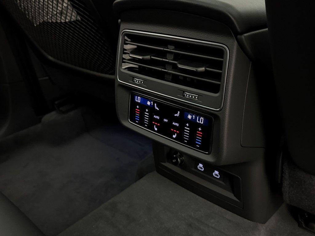 new 2025 Audi Q7 car, priced at $76,480