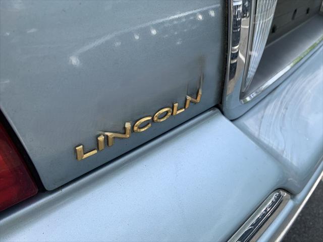 used 2005 Lincoln Town Car car