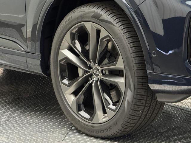 new 2025 Audi Q7 car, priced at $77,255