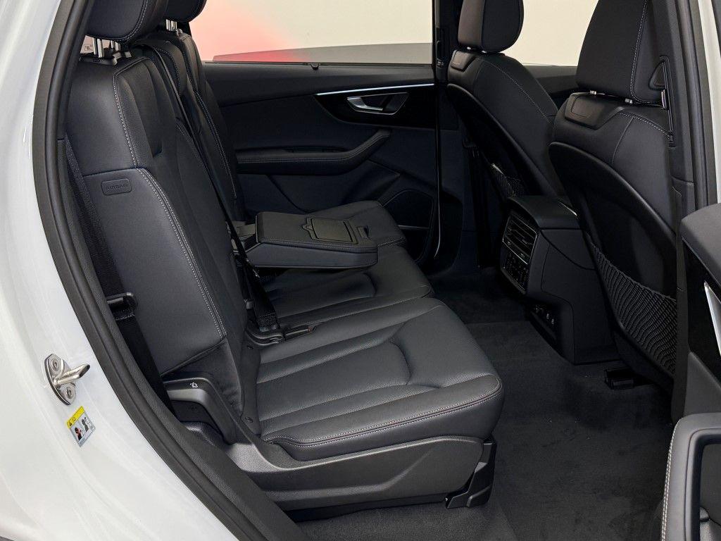 new 2025 Audi Q7 car, priced at $76,350