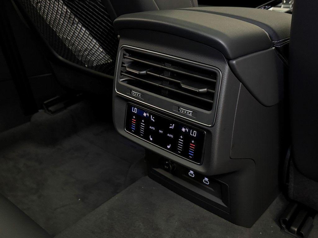 new 2025 Audi Q7 car, priced at $76,350