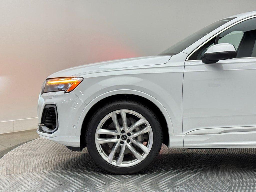 new 2025 Audi Q7 car, priced at $76,350