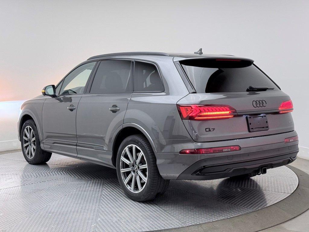 used 2023 Audi Q7 car, priced at $41,901