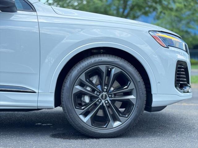 new 2025 Audi Q7 car, priced at $77,580