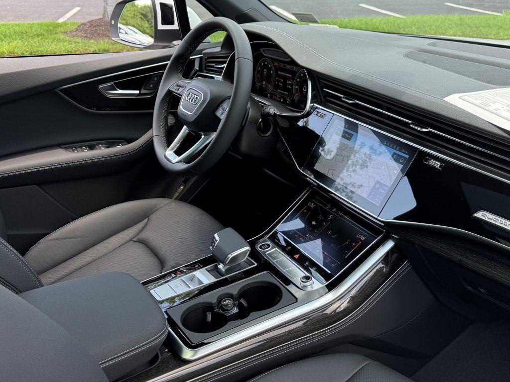 new 2025 Audi Q7 car, priced at $77,580