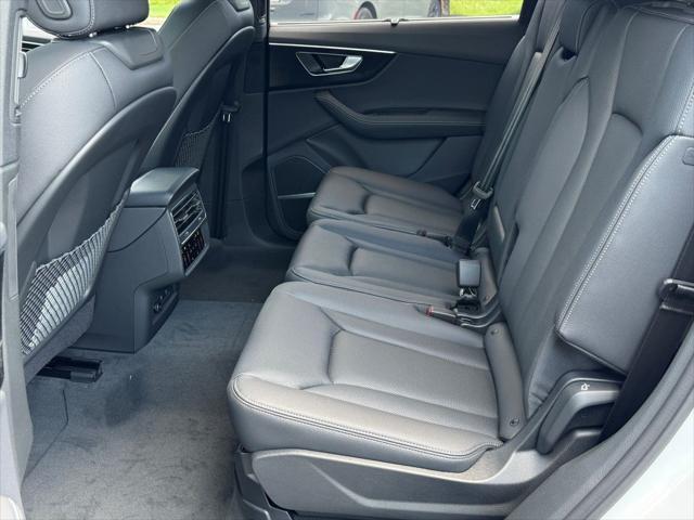 new 2025 Audi Q7 car, priced at $77,580