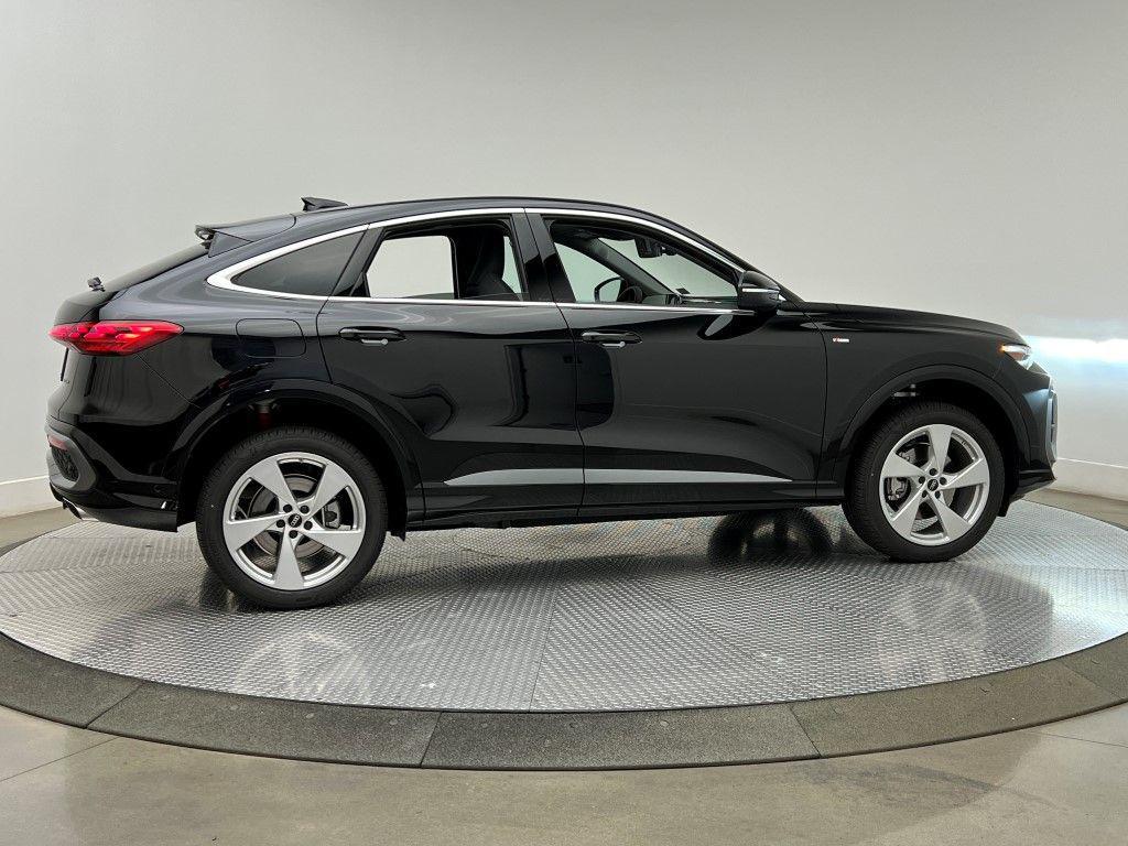 new 2025 Audi Q5 car, priced at $64,050