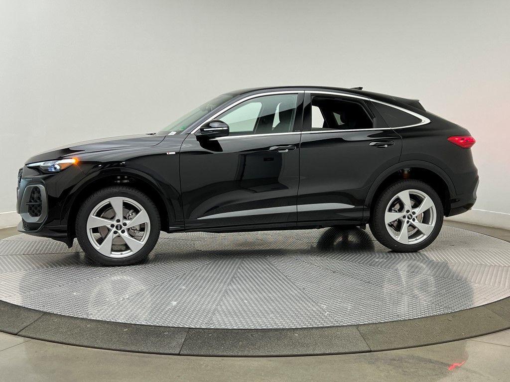 new 2025 Audi Q5 car, priced at $64,050