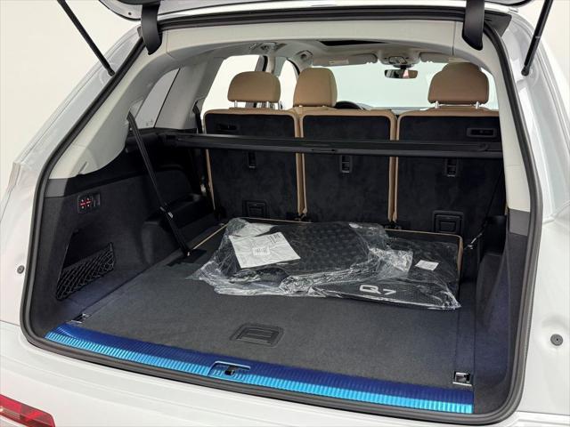 new 2025 Audi Q7 car, priced at $70,555