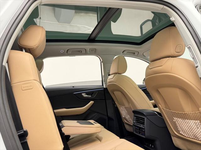 new 2025 Audi Q7 car, priced at $70,555