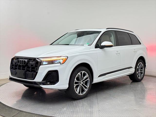 new 2025 Audi Q7 car, priced at $70,555