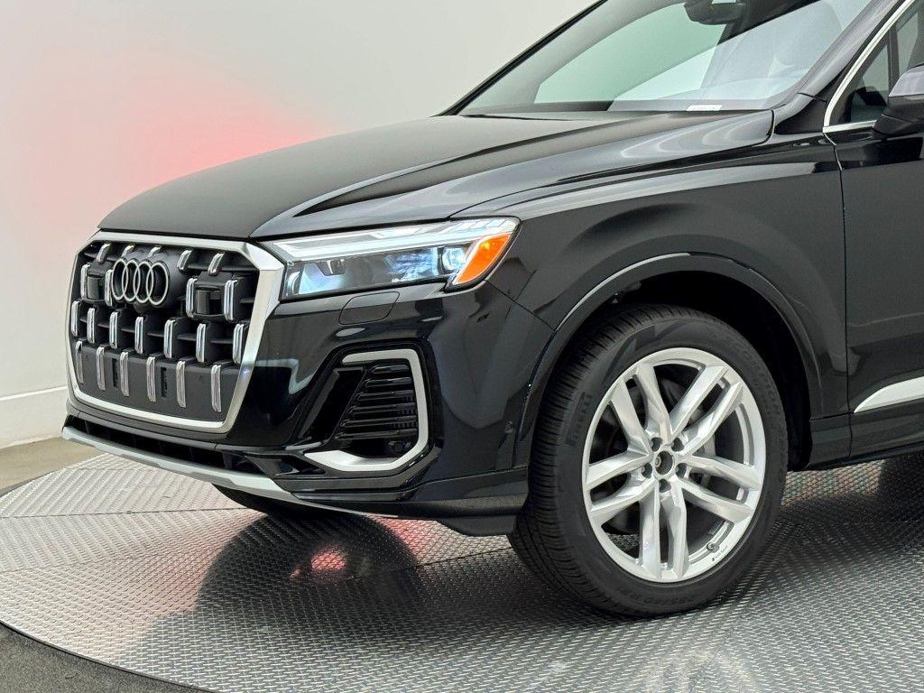 new 2025 Audi Q7 car, priced at $76,350