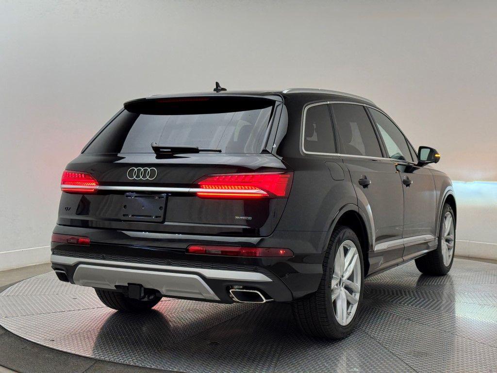 new 2025 Audi Q7 car, priced at $76,350