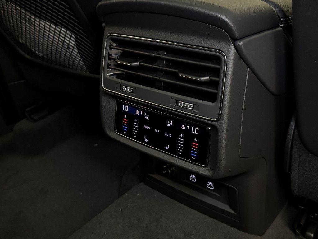 new 2025 Audi Q7 car, priced at $76,350
