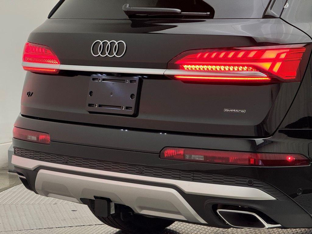 new 2025 Audi Q7 car, priced at $76,350