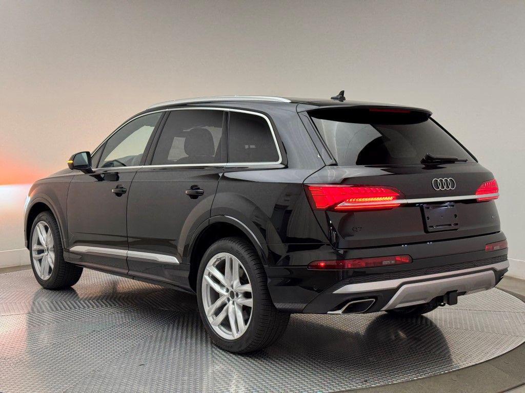 new 2025 Audi Q7 car, priced at $76,350