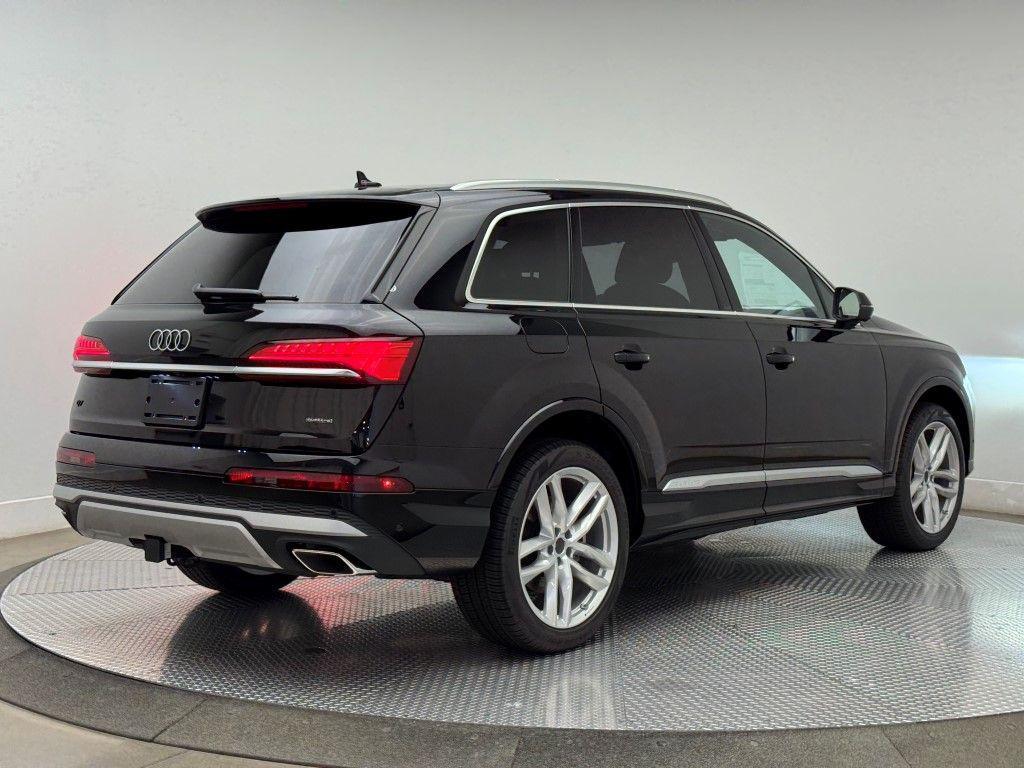 new 2025 Audi Q7 car, priced at $76,350