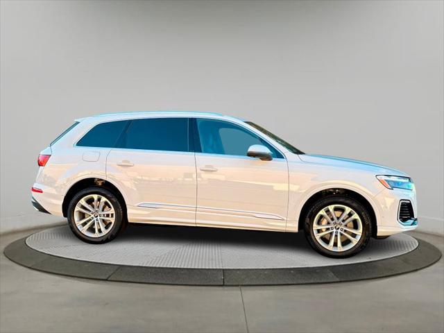 new 2025 Audi Q7 car, priced at $75,800